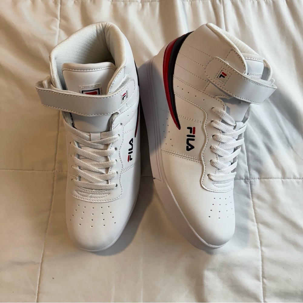 Fila Vulc 13 High Top Sneakers Kids Size 7,‎ White With Navy/Red Patent
